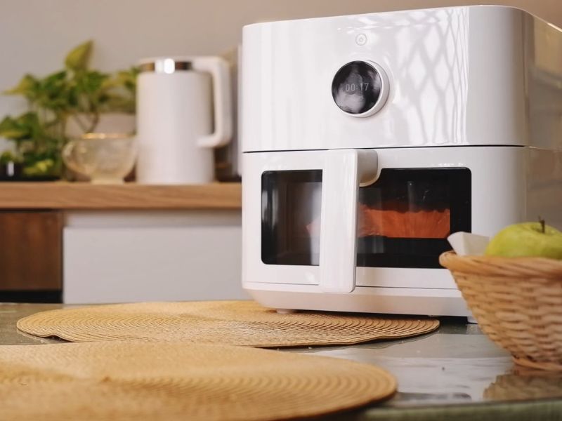 beli Air Fryer u kuhinji